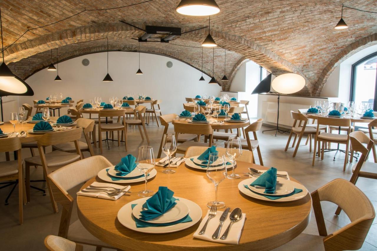 Hotel Restaurant Na Navsi Ricany  Экстерьер фото