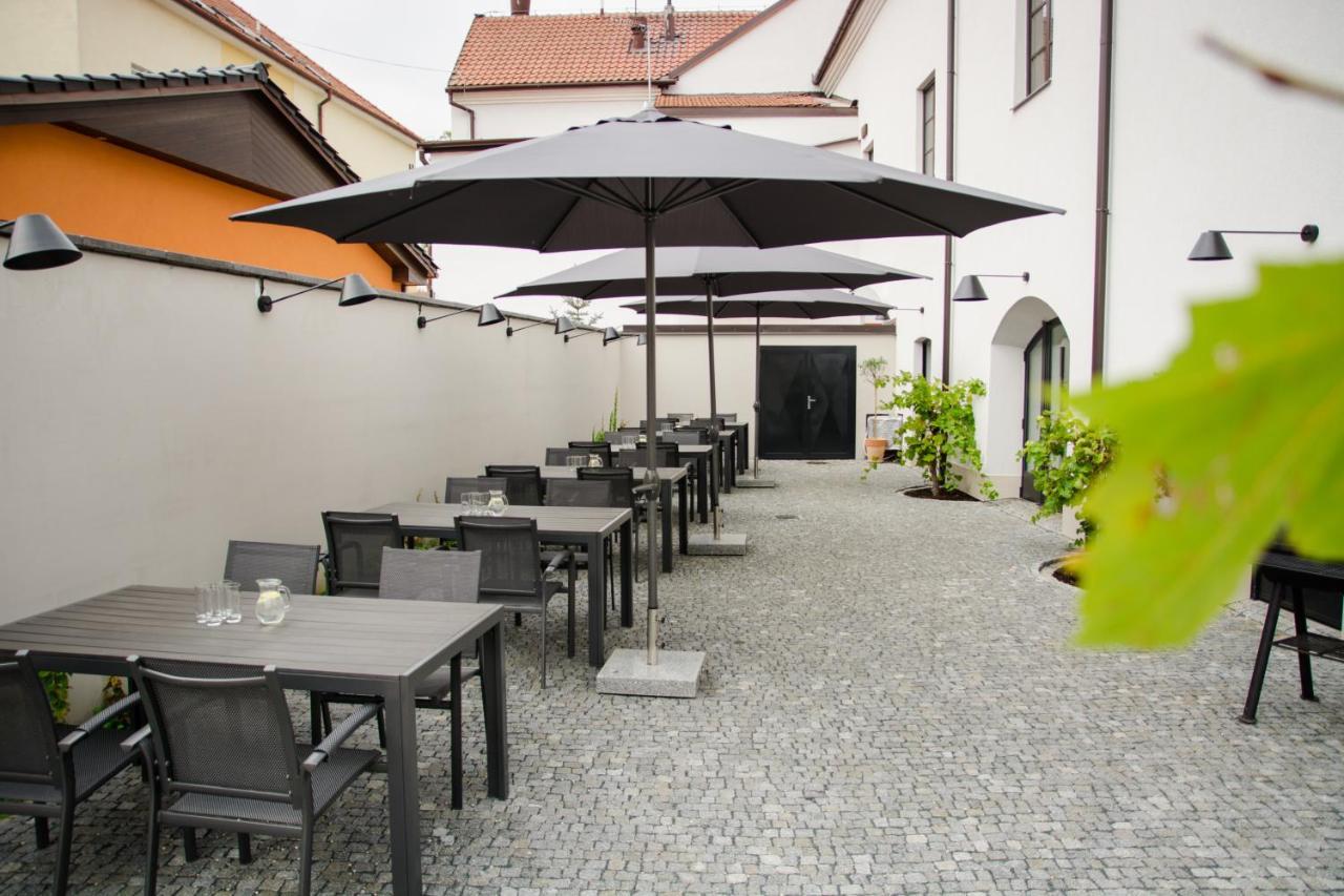 Hotel Restaurant Na Navsi Ricany  Экстерьер фото