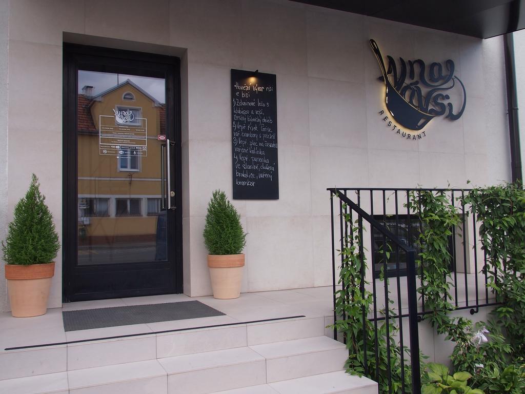 Hotel Restaurant Na Navsi Ricany  Экстерьер фото