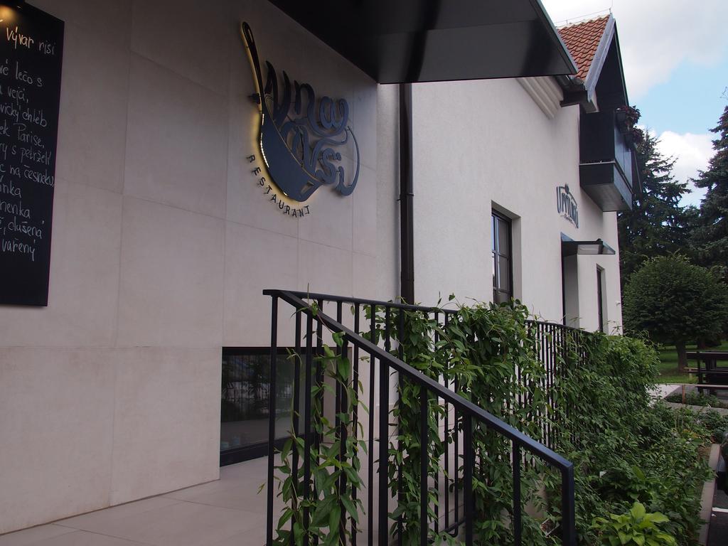 Hotel Restaurant Na Navsi Ricany  Экстерьер фото