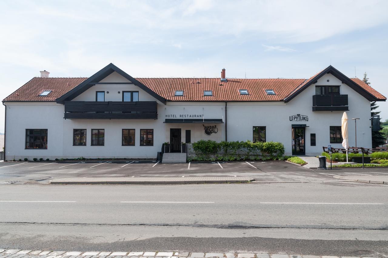 Hotel Restaurant Na Navsi Ricany  Экстерьер фото