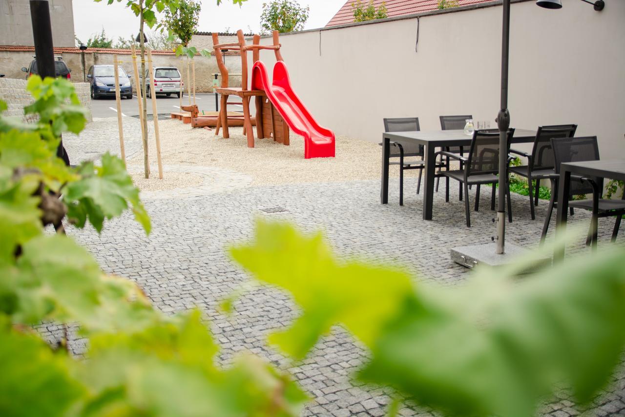 Hotel Restaurant Na Navsi Ricany  Экстерьер фото